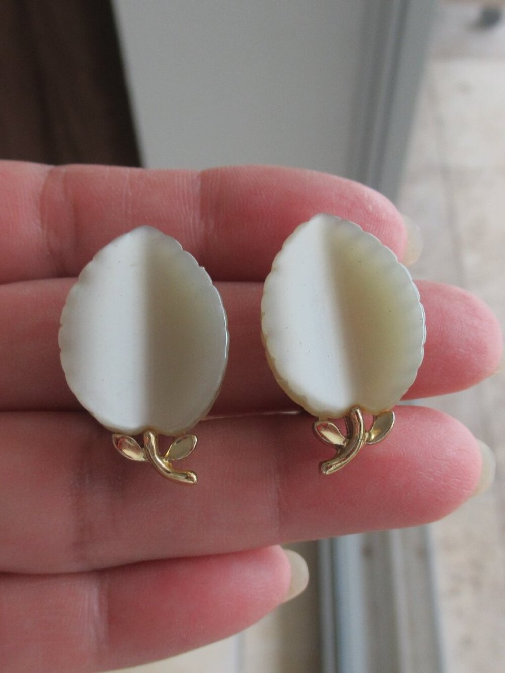 Vintage Lisner Thermoset Clip-On Leaf Earrings 1960s w/ Gold Plated Stem